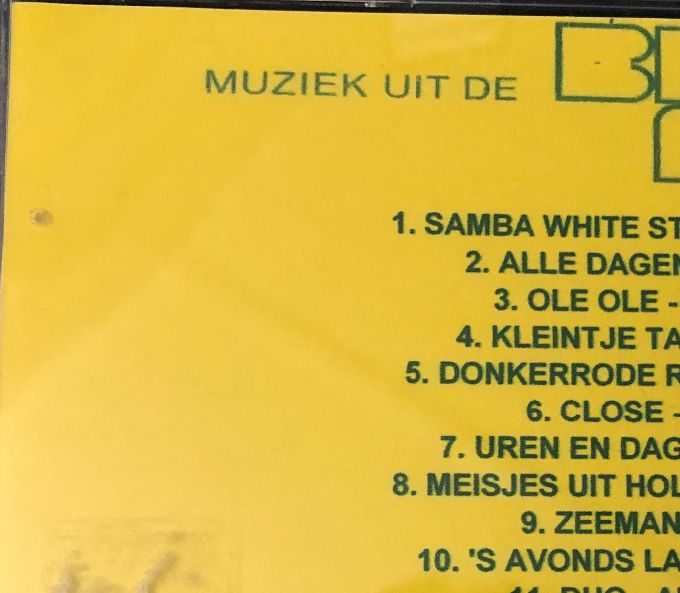 Binnenkant cassette met de muziektitels en uitvoerenden